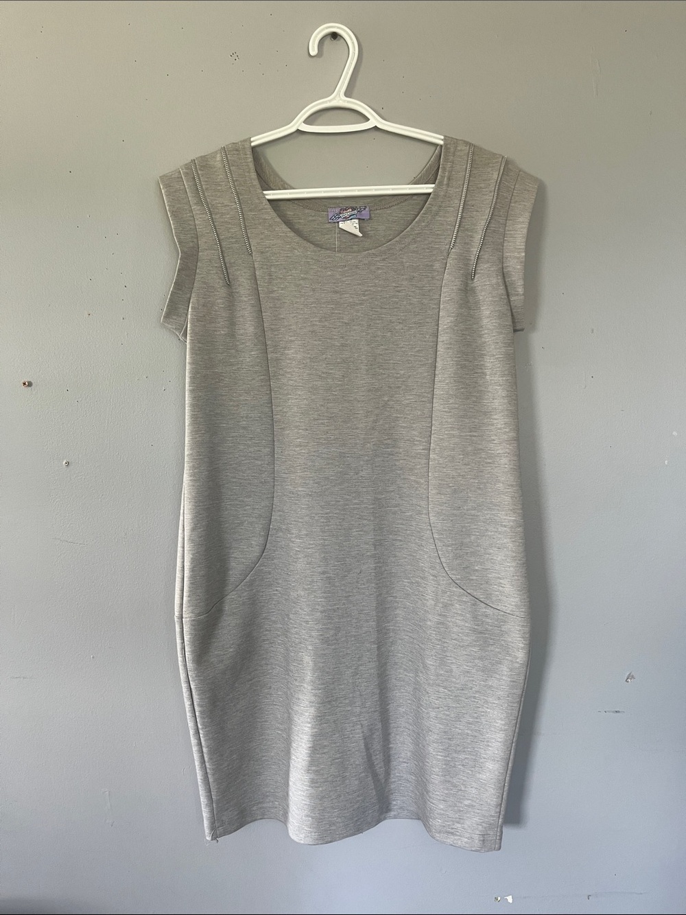 Woman’s Off Limits Grey Cap-Sleeve Midi Shift Dress Large